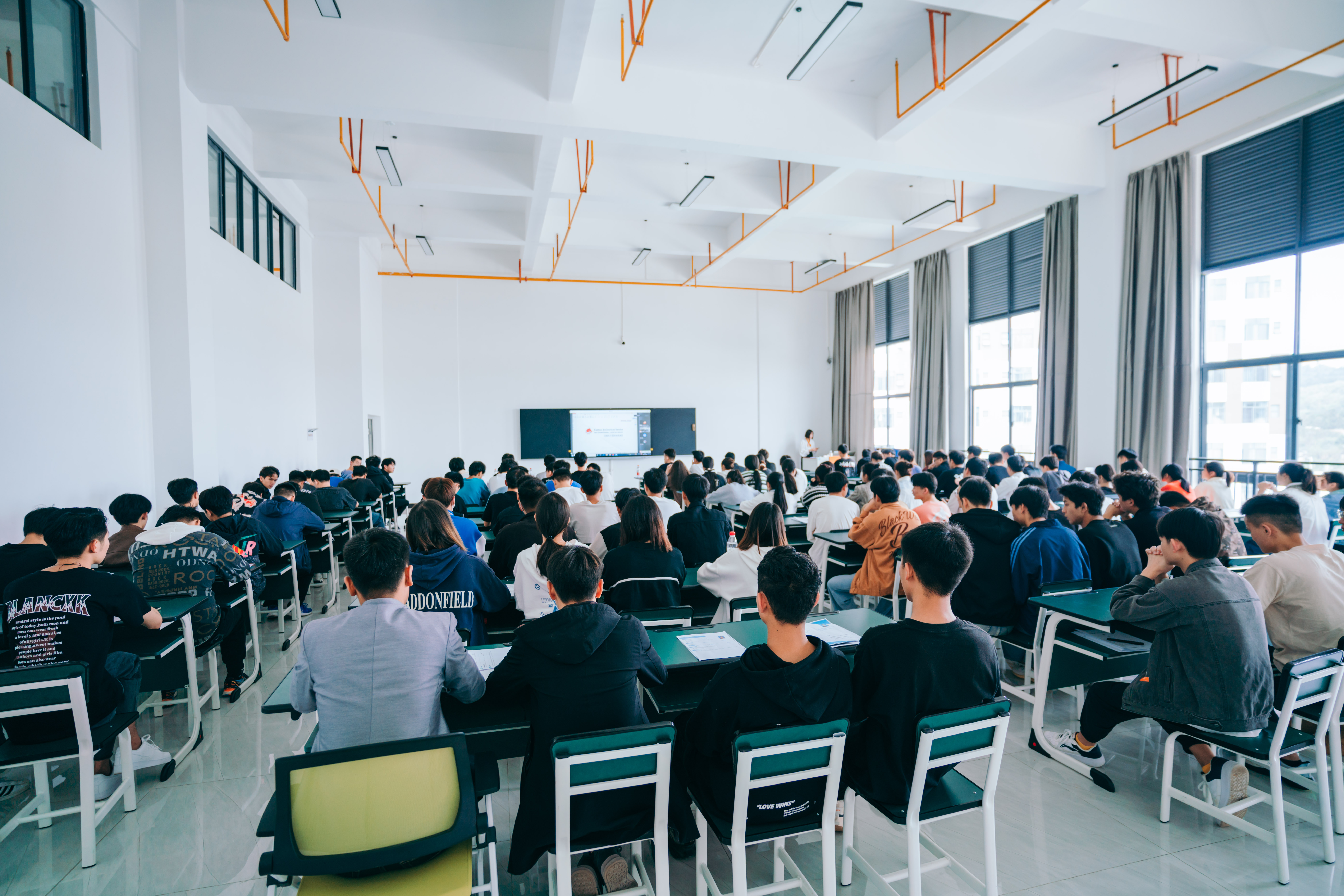 云南农业职业技术学院云安产业学院举办应届毕业生实习岗位推介暨招聘会