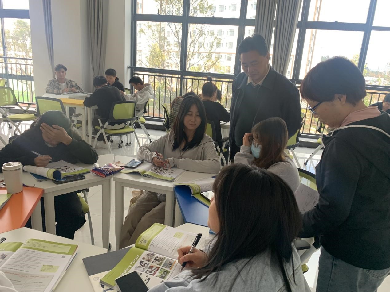 田应华副院长深入云安产业学院对教学工作进行全面检查