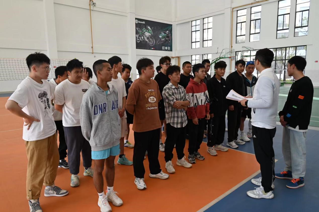 云农职云安产业学院“迎春杯”羽毛球男子单打比赛 圆满结束