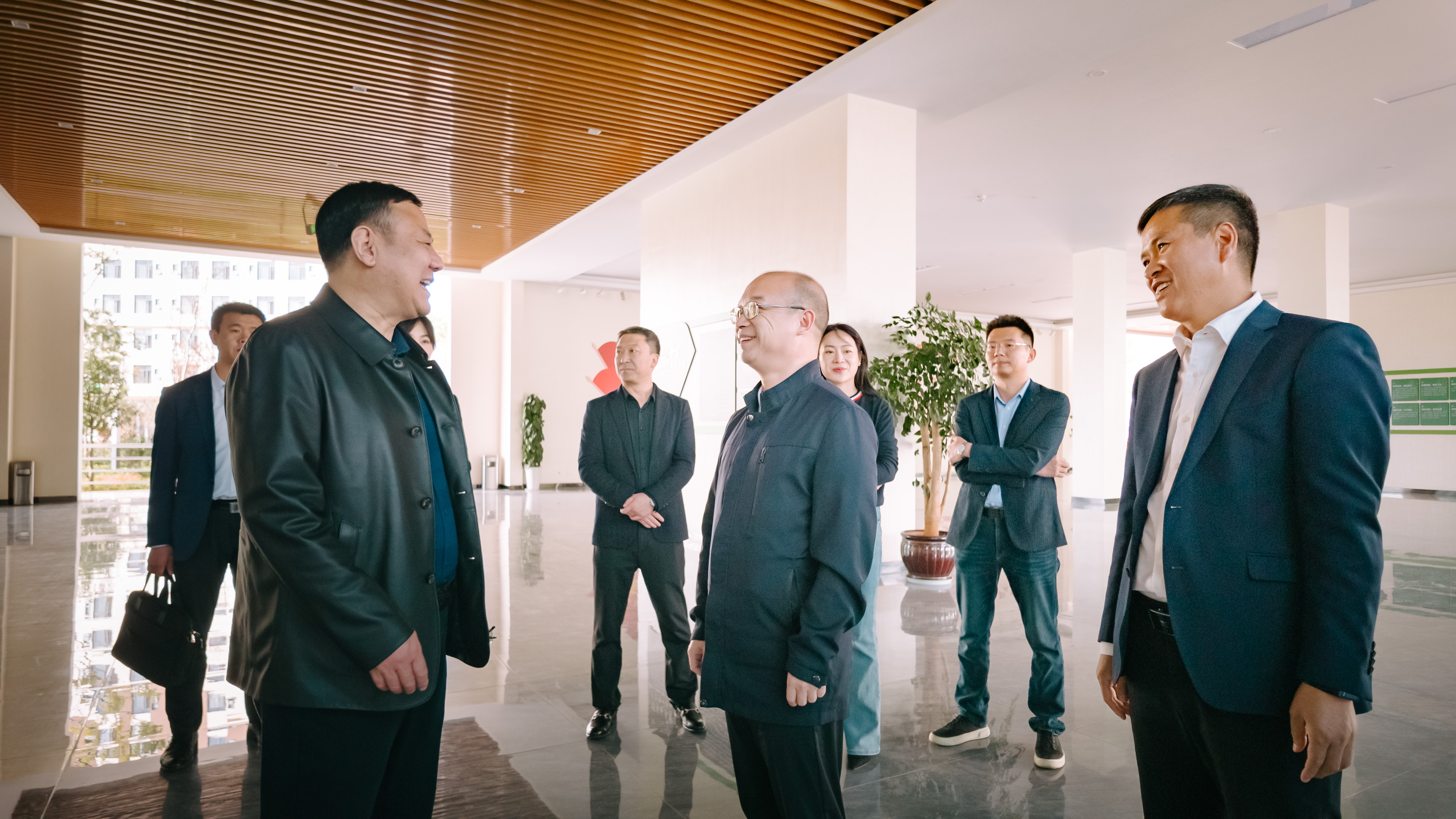 甘肃农业职业技术学院院长齐磊一行莅临我校云安产业学院交流调研