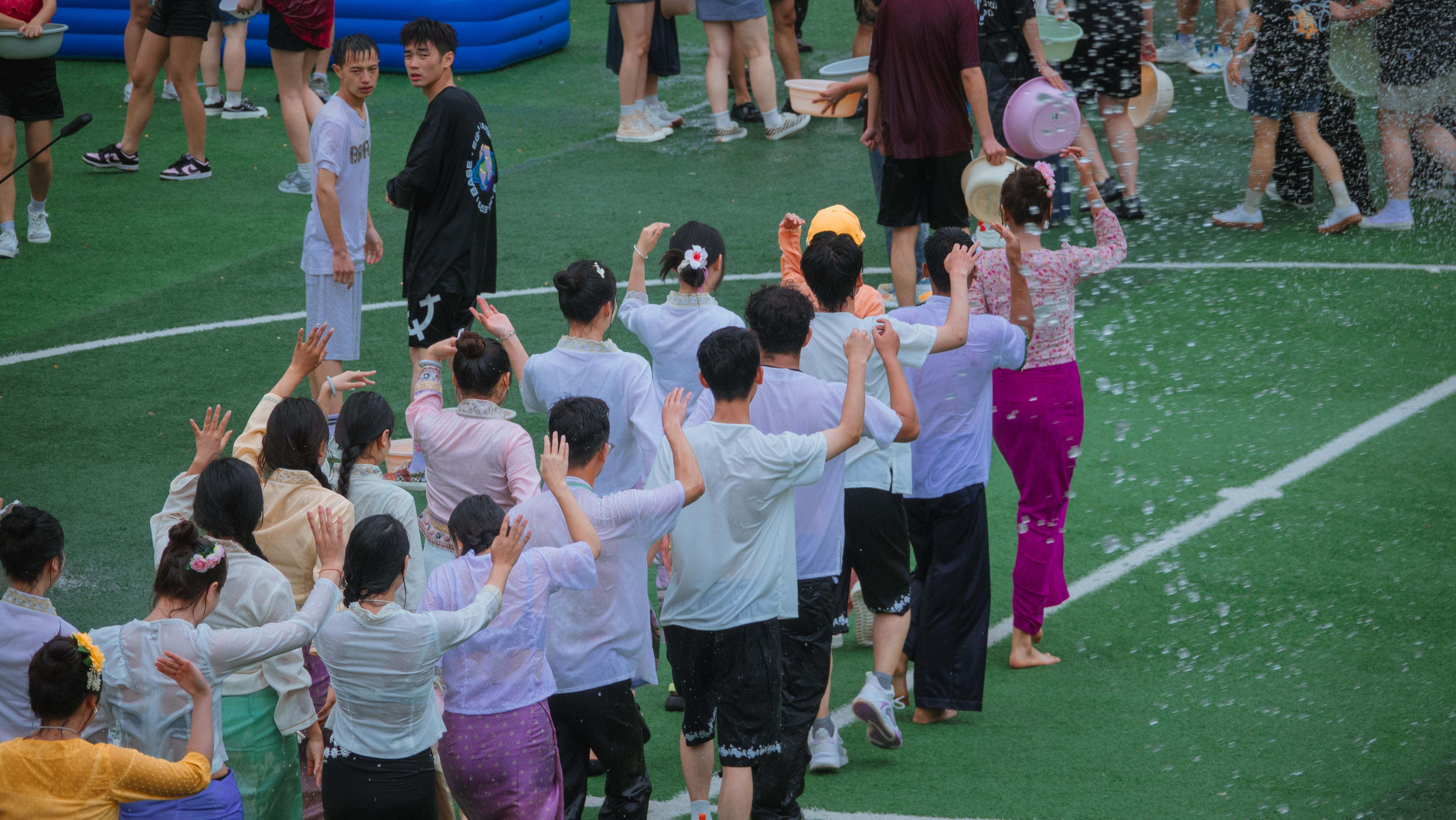 泼水迎祥 福满云安 云安产业学院泼水节活动