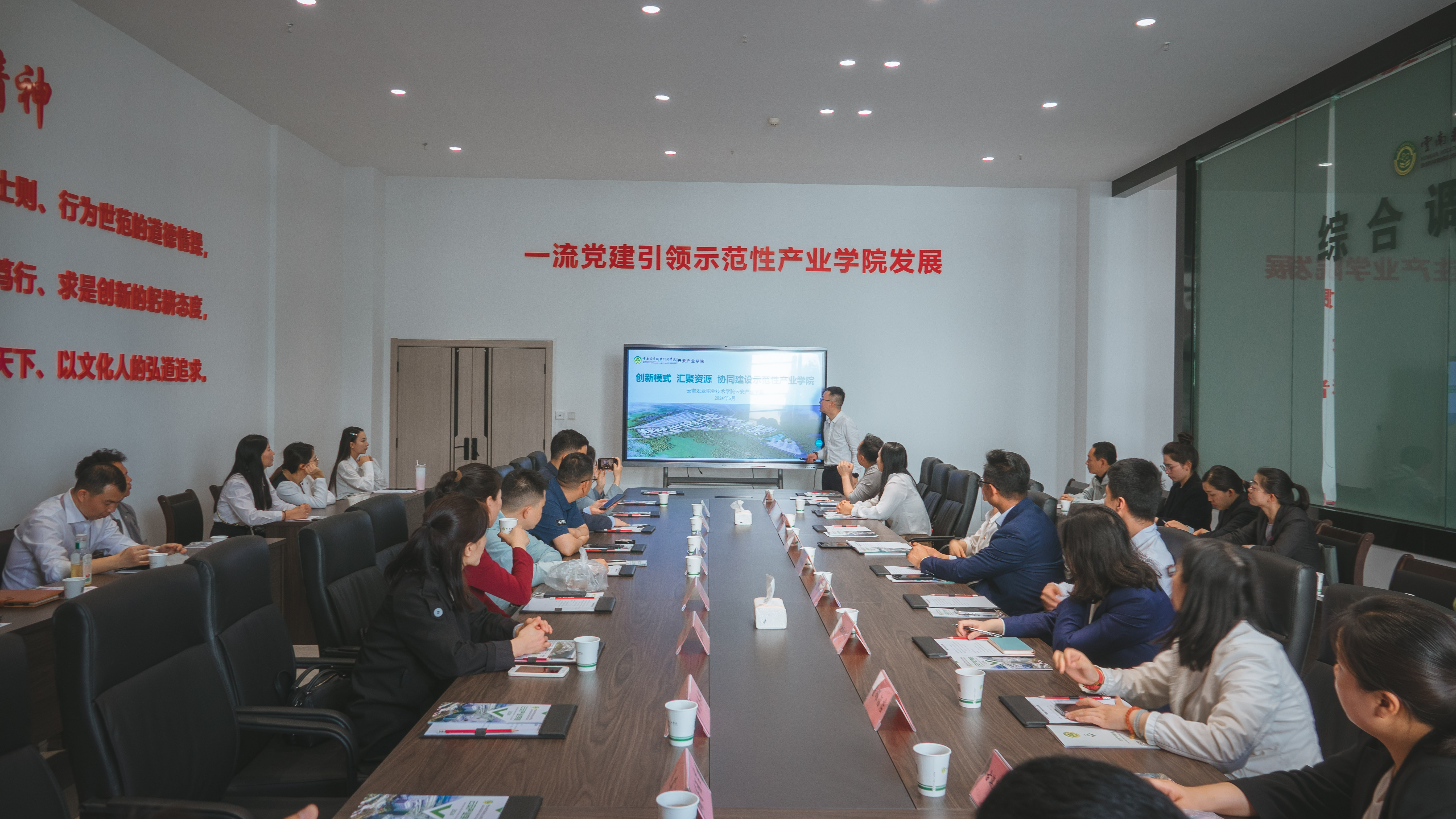 【职业教育活动周】——酒店及园林产教融合共同体成员单位进校观摩，深入探讨校企合作策略