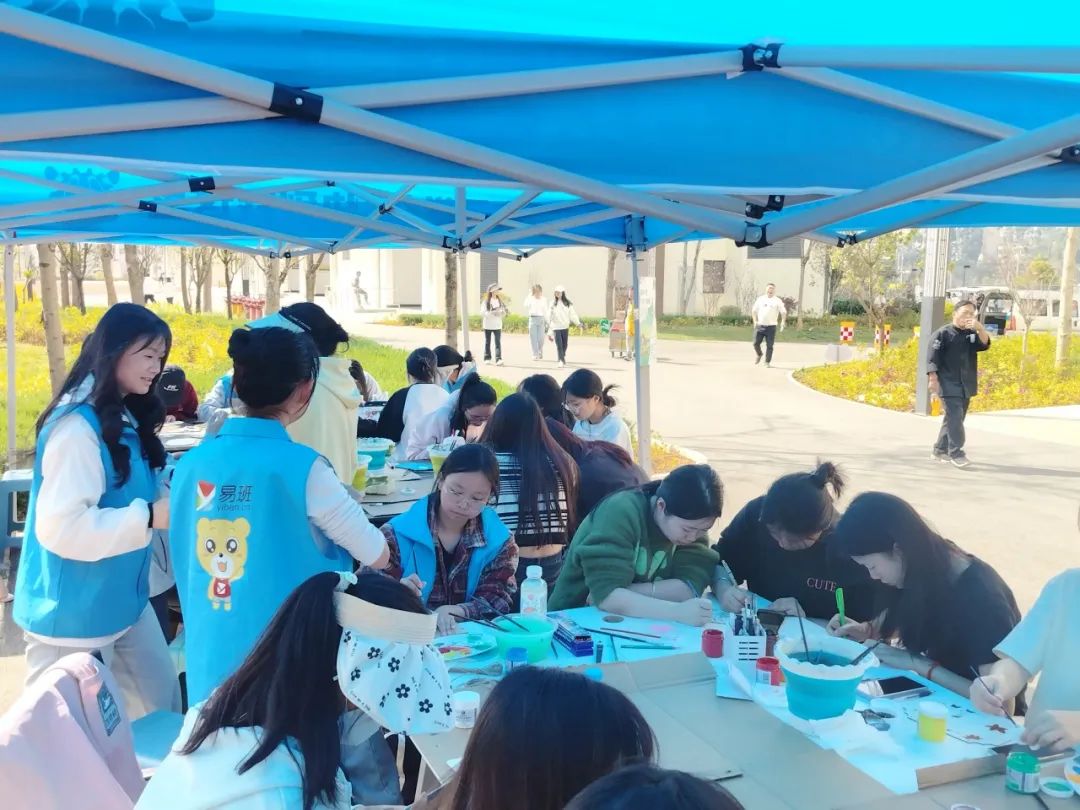 云安产业学院易班工作站“春风十里，‘易’抹绿意”植树节活动圆满举办