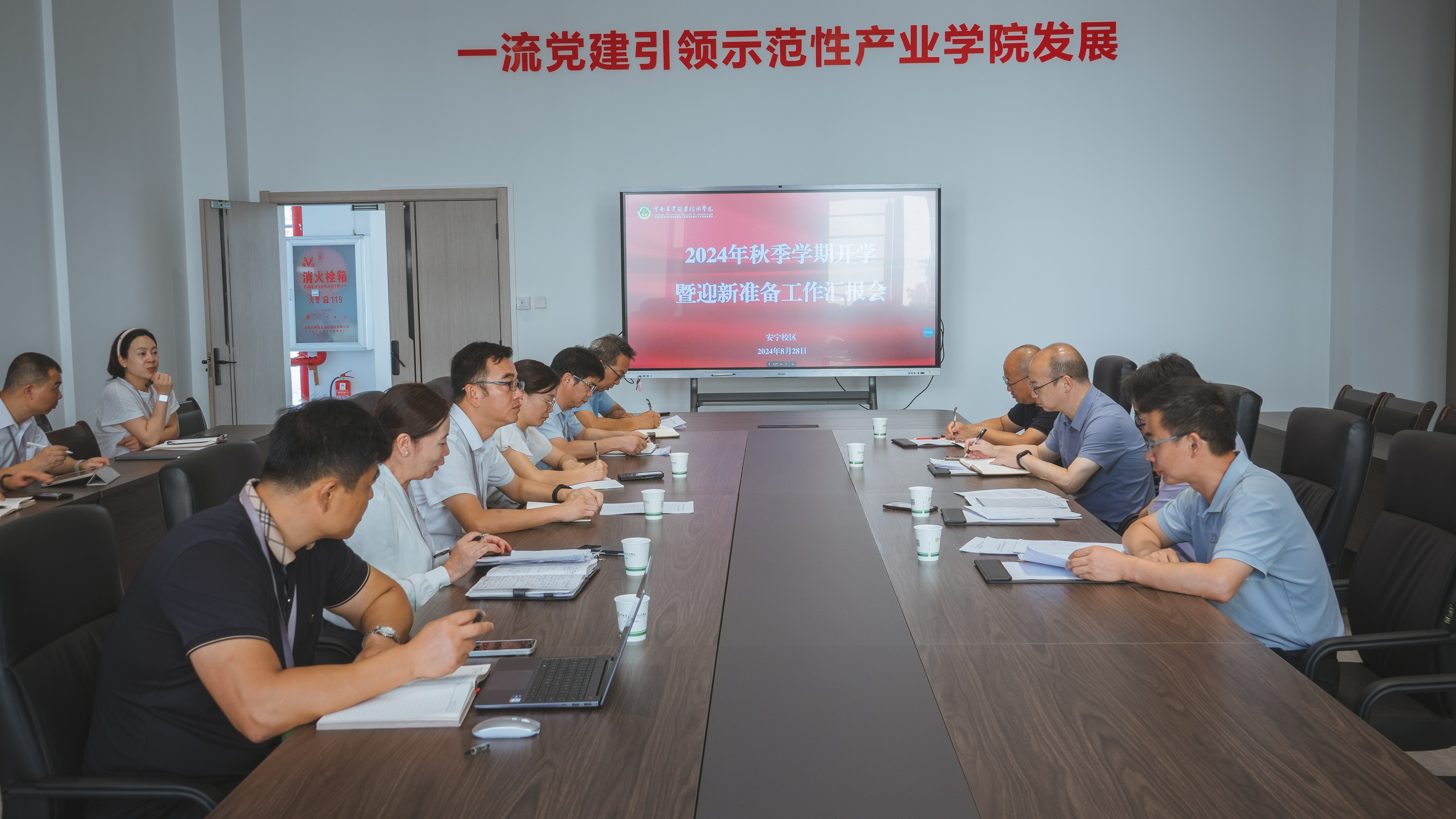 陈太安院长一行到安宁校区检查指导2024年秋季学期开学季迎新工作