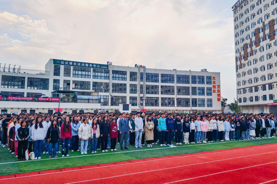 礼赞新中国·奋进新时代——云南农业职业技术学院安宁校区2024秋季学期第一次升旗仪式