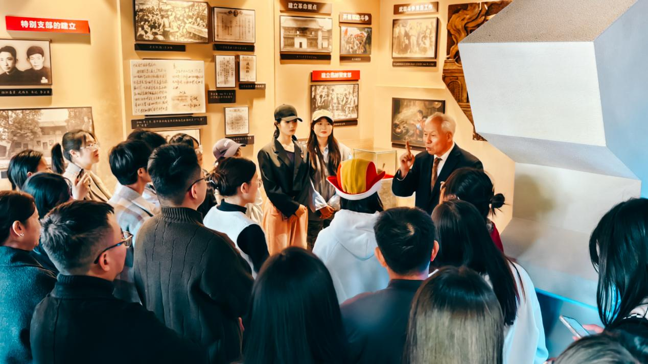 云南农业职业技术学院云安产业学院第一、第二党支部开展“追红色印记，悟初心使命”主题党日活动