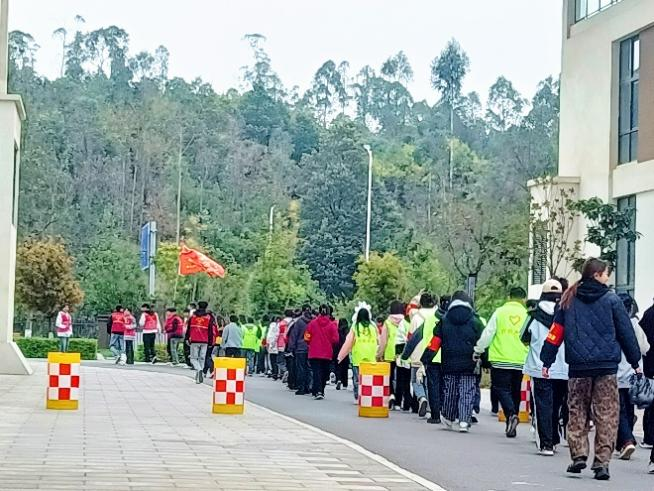云南农业职业技术学院云安产业学院“传承雷锋精神·共筑清洁家园”志愿活动圆满结束