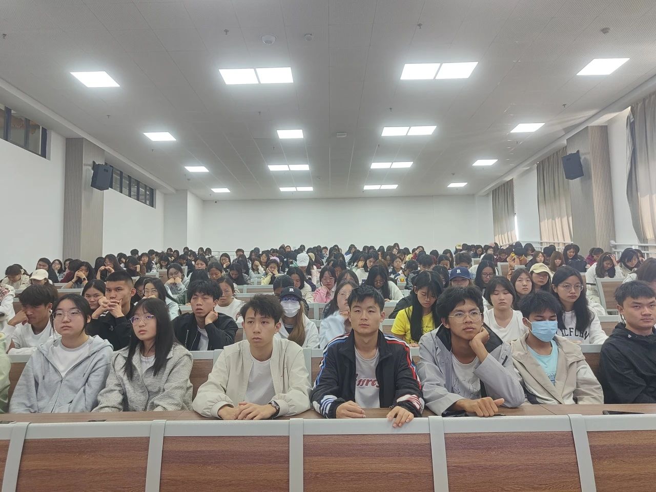 云南农业职业技术学院云安产业学院“健康防艾，同伴参与”防艾知识讲座成功举办