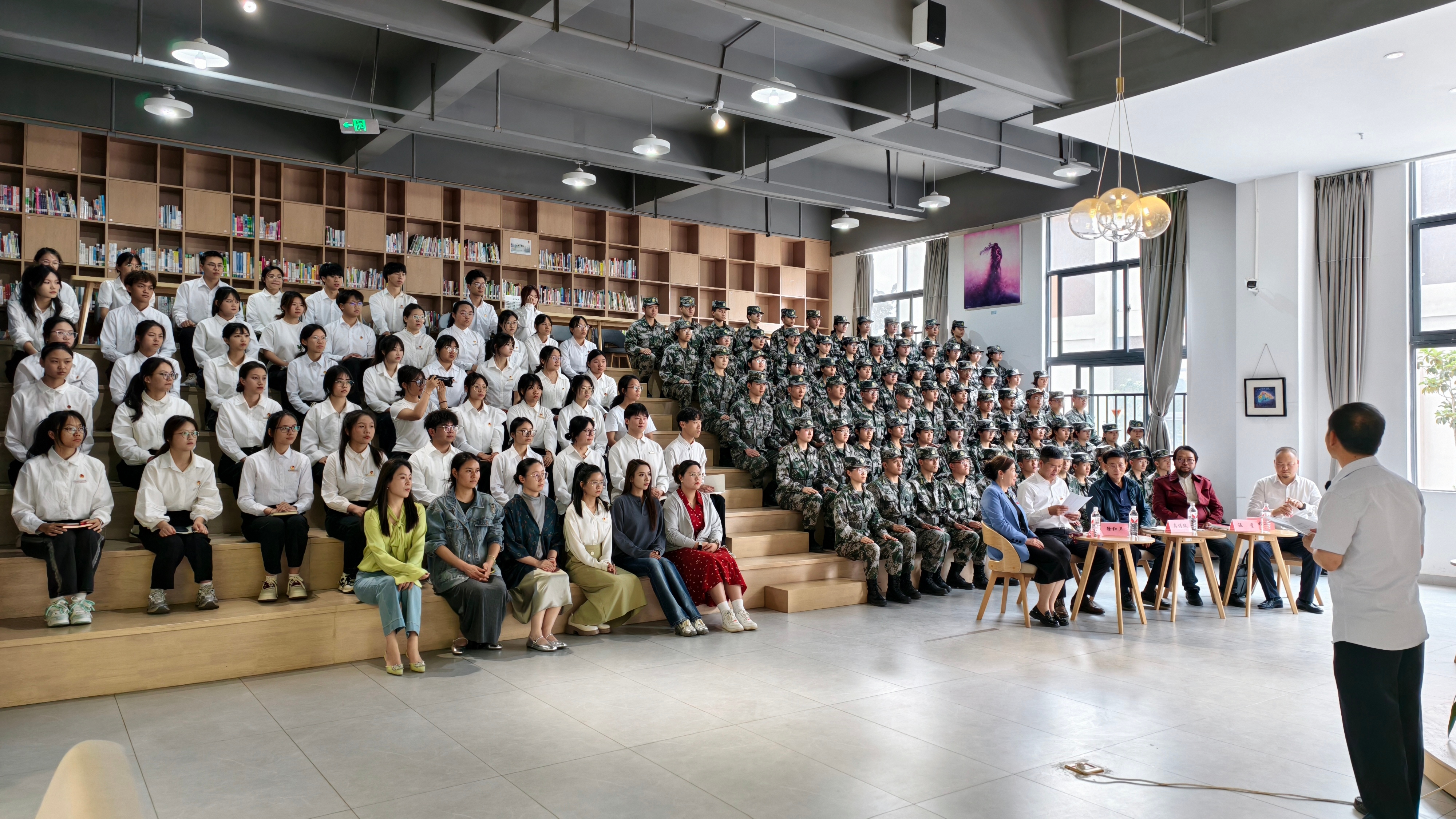 云安产业学院举行红色经典诵读活动