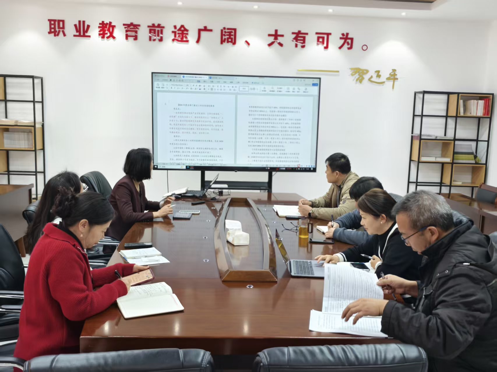 云安农文旅产业学院召开开学季暨年度重点工作部署会及教职工返岗欢迎仪式