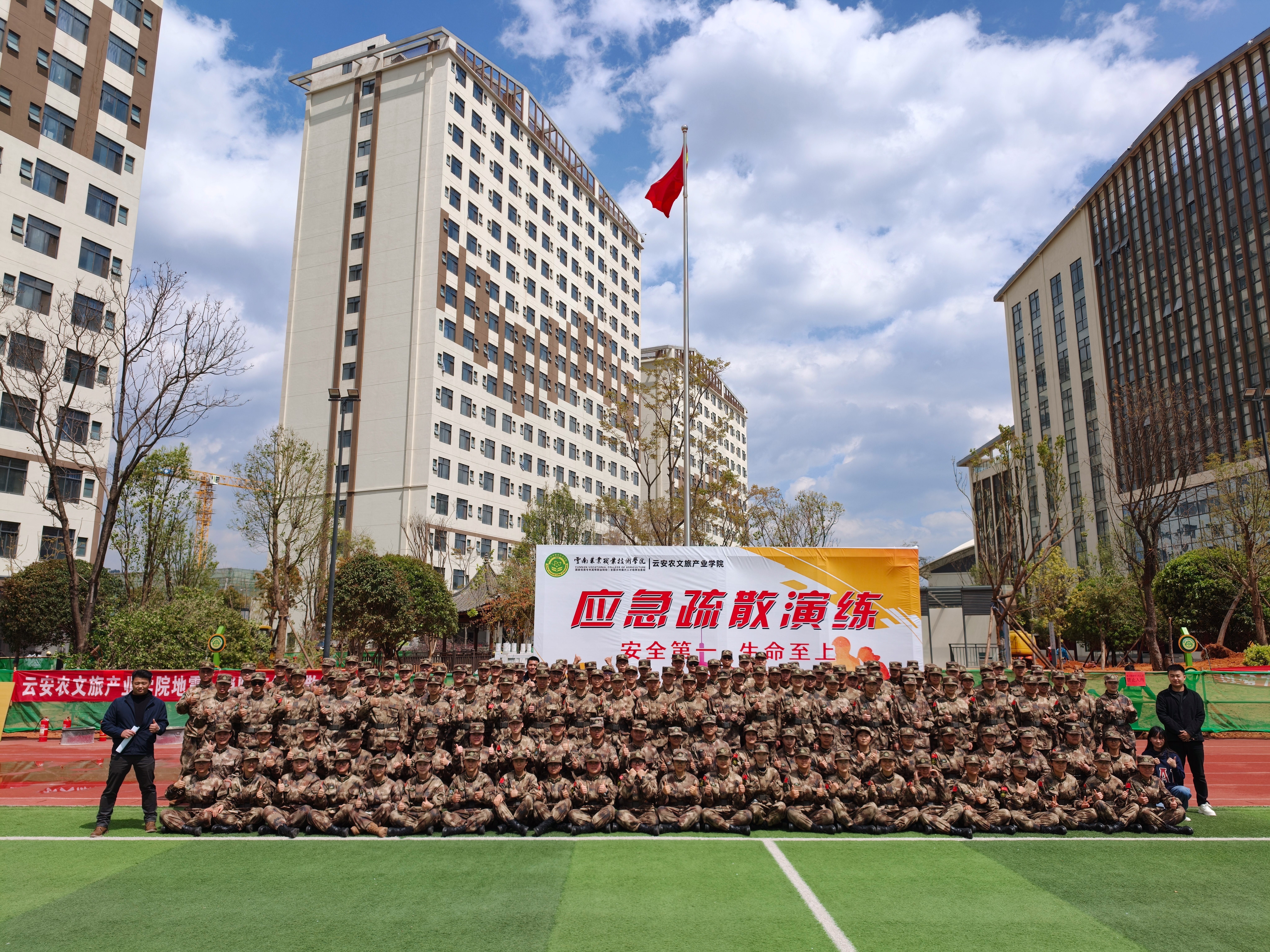 铁血护航，平安校园——铁血卫国中队圆满完成2026年春季校园应急演练与安全保障任务